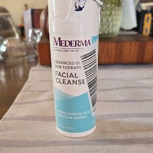 Advanced Dry Skin Therapy Facial Cleanser - White and Blue